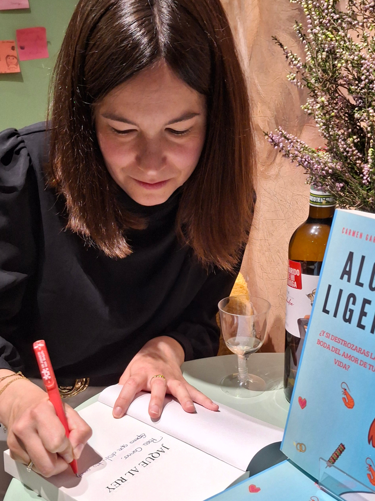 Presentación de libro en librería Amor en Letras con autoras emergentes en Madrid